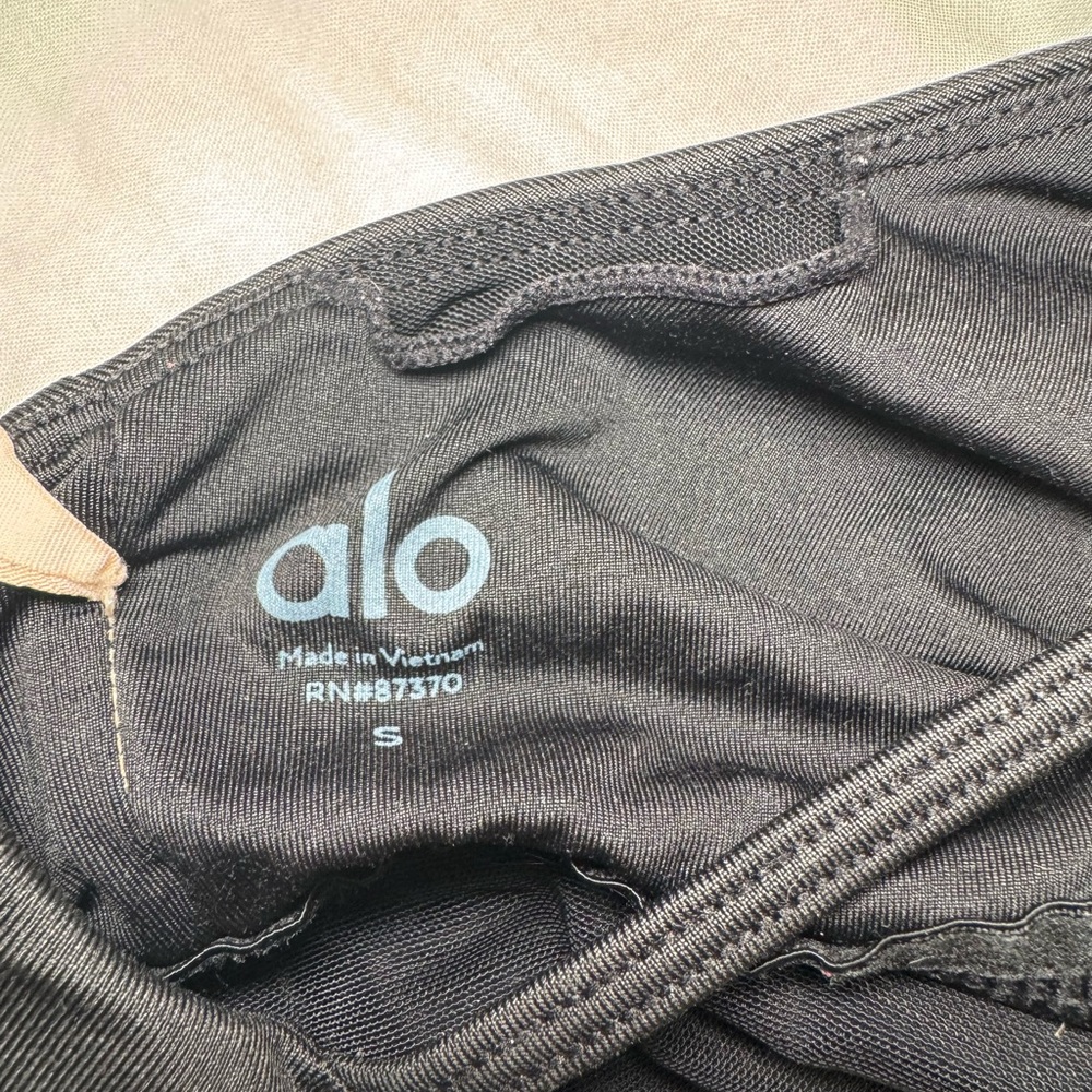 ALO Yoga Airbrush Black Strappy Sports Bra - Picture 3 of 3